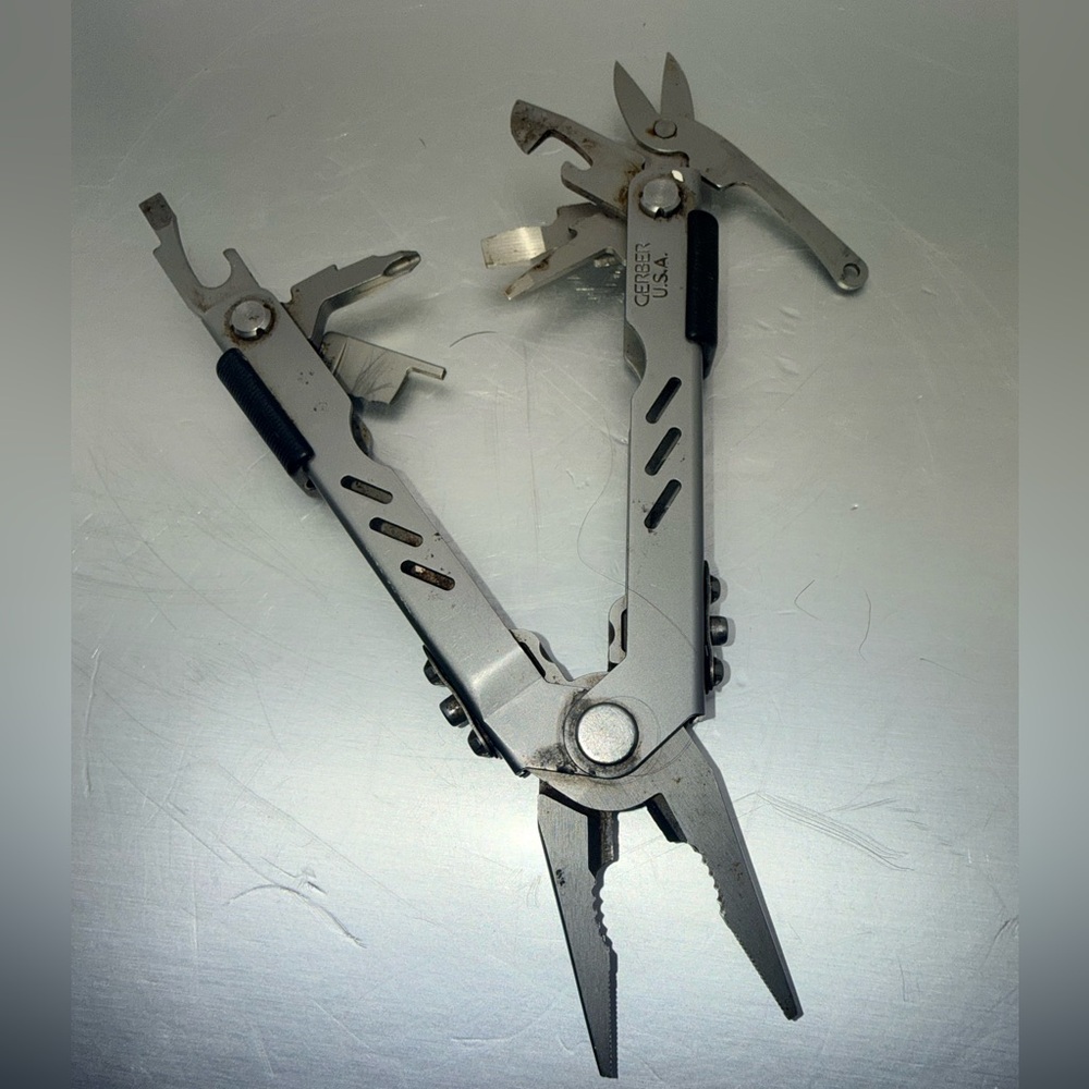 Gerber Multi-Tool Pliers With Scissors - image 1